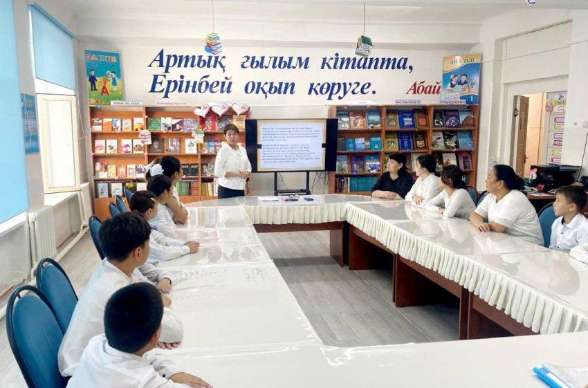 "Ұлттық теңге - Тәуелсіздік нышаны" тақырыбында танымдық сағатын өткізді.